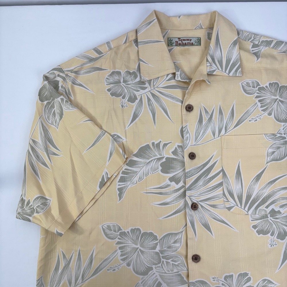 Tommy‎ Bahama Mens 100% Silk Floral Hawaiian Camp Shirt Yellow Hibiscus Size M